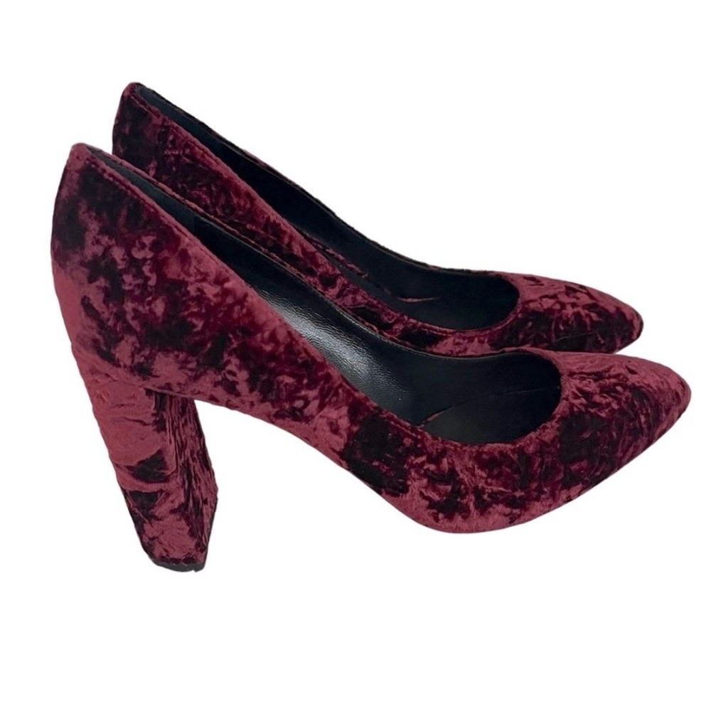 M. GEMI Burgandy Red Crushed Suede with Chunky Block Pump Heels. Size 7.5